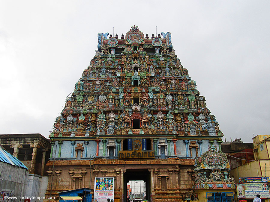   தாழ்ந்து கொண்டே செல்லும் சிவன்கோயில் T40_Thiruvaanaikaval_temple4