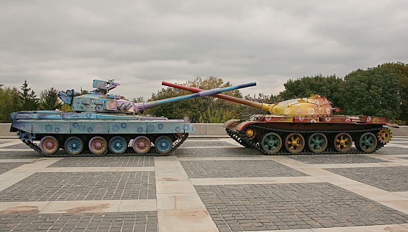 صور عسكرية منوعة Tank%20at%20kiev_01