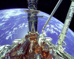 [STS 125 - Atlantis] : Mission de service vers Hubble, les préparatifs (lancement le 11/05/2009) - Page 17 Bras_01