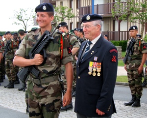 Armée Française : La Marine Nationale Debarquement-6-juin-2010-fusco-filleul-parrain-Ouistreham