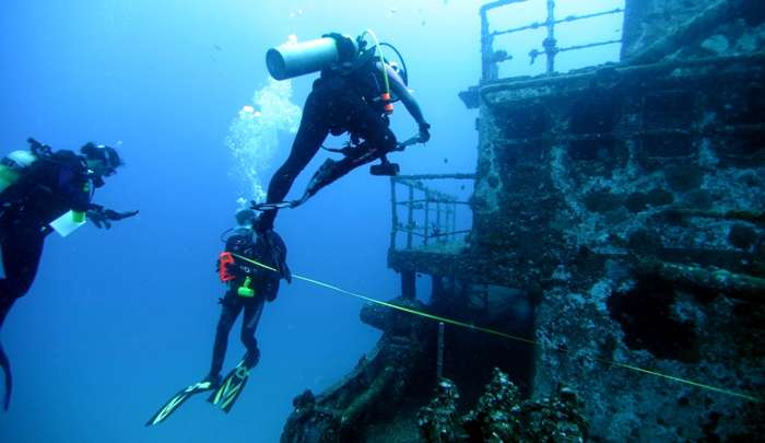 ****LOS MISTERIOS DEL FONDO MARINO**** - Página 2 Nauf_06