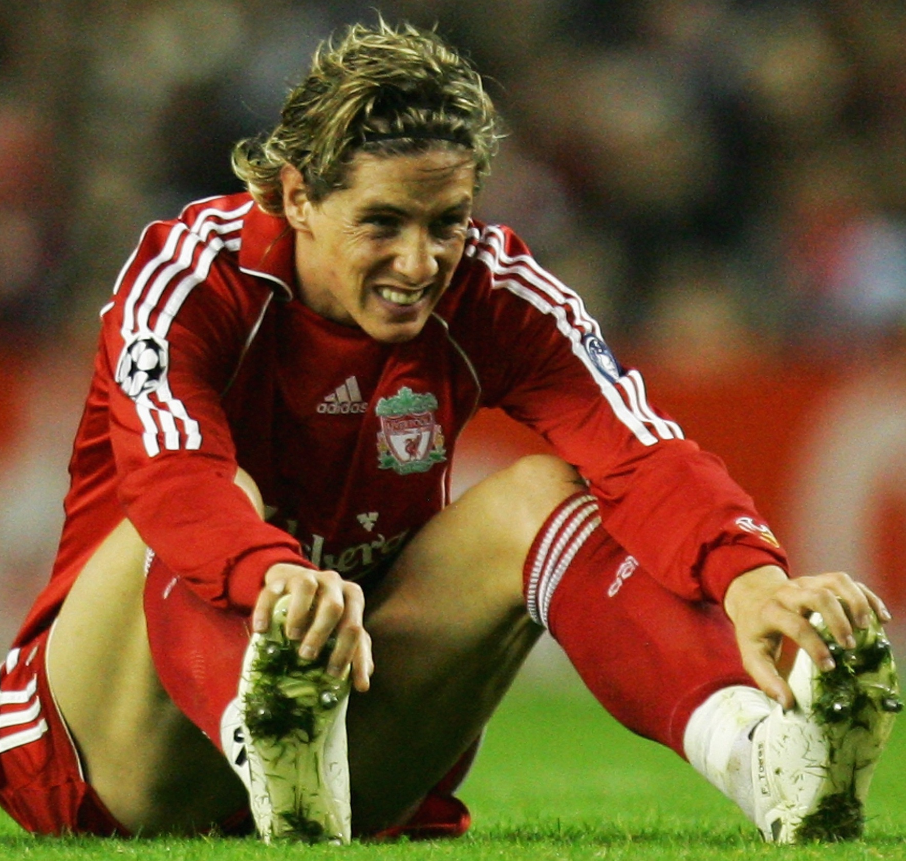 صـــــــور ملـــــوك كـــرة القدم العالمية...... Fernando_Torres_sit