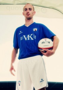 ¿Qué camiseta os gusta más para nuestro club VP? Chesterfield-FC-Home-Kit-212x300