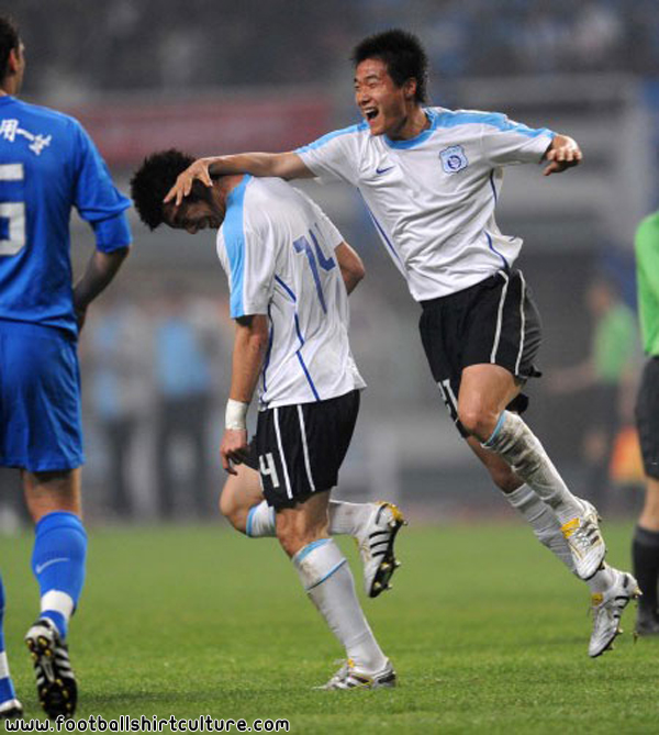 Todas as camisas do Campeonato Chinês Dalian_2011_Nike_away