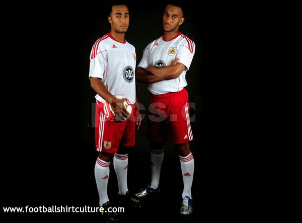 Bristol City - Away - 2010/11 Bristol-city-10-11-away-adidas-kit