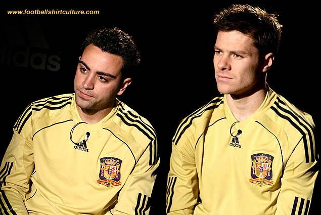 كل القمصان الجديد لموسم 2008 / 2009 Spain%200809%20away%20adidas%20shirt%20www-footballshirtculture-com%20%28custom%29