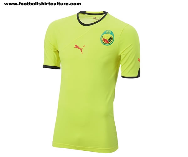 Nuevas equipaciones... Mozambique-10-12-puma-kits-launched-2