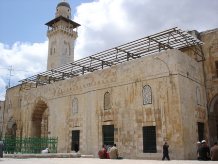 مكتبة المسجد الأقصى حاضنة كنوز المعرفة وقبلة للباحثين Aqsa_library_ashrafia