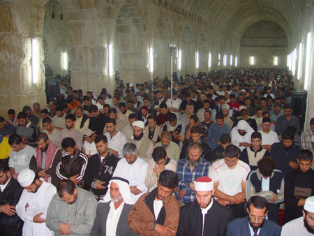 رحلة إلى فلسطين الجزء السادس Prayers_at_marawani