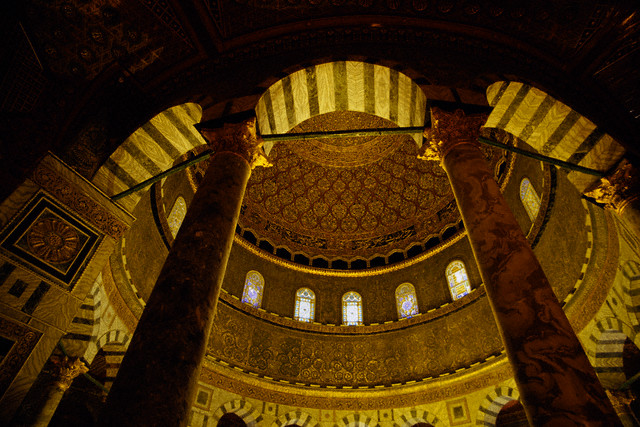 دور المسلمين في الحفاظ على المسجد الأقصى وعمارته Under_dome
