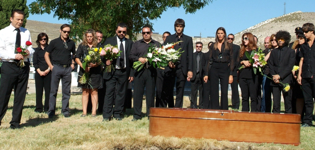 El funeral de Lucas abre el desenlace de la quinta temporada de 'Los hombres de Paco' 1