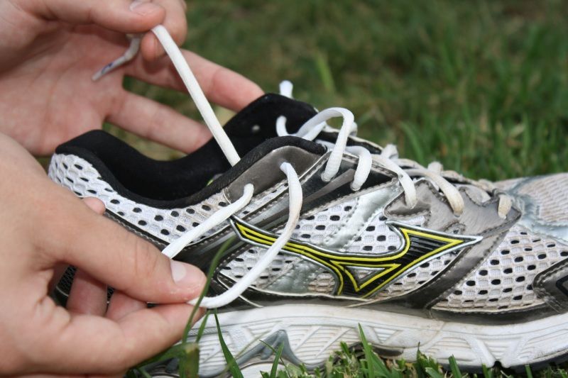 ¿Para qué sirve el último agujero de las zapatillas? Cordones-zapatillas-5