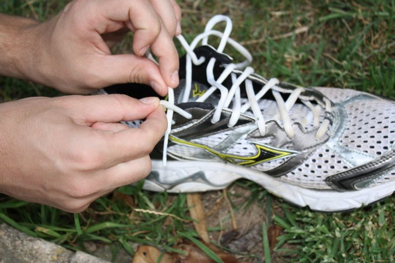 ¿Para qué sirve el último agujero de las zapatillas? Cordones-zapatillas-7