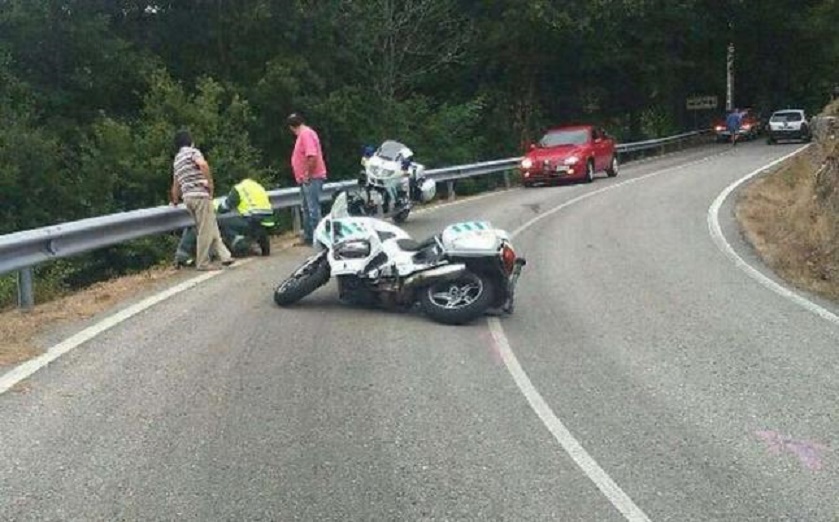 Un guardia civil de Tráfico, herido tras chocar con su moto contra un guardarraíl - See more at: http://www.forotransportistas.es/discussion/2642/un-guardia-civil-de-trafico-herido-tras-chocar-con-su-moto-contra-un-guardarrail E271214318bfdc70a1da85504f8e97