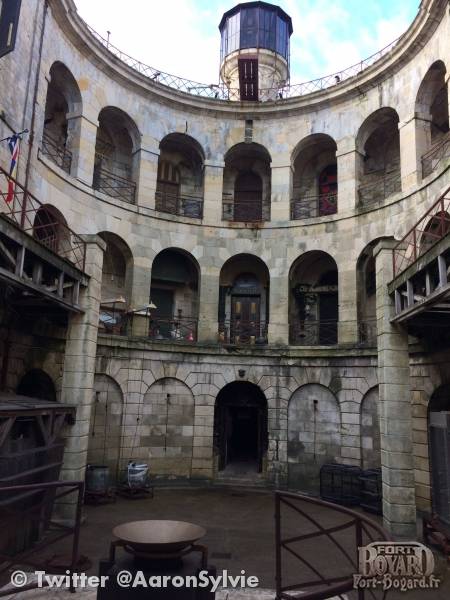 Photos des tournages Fort Boyard 2017 (production + candidats) - Page 19 Photo_4872