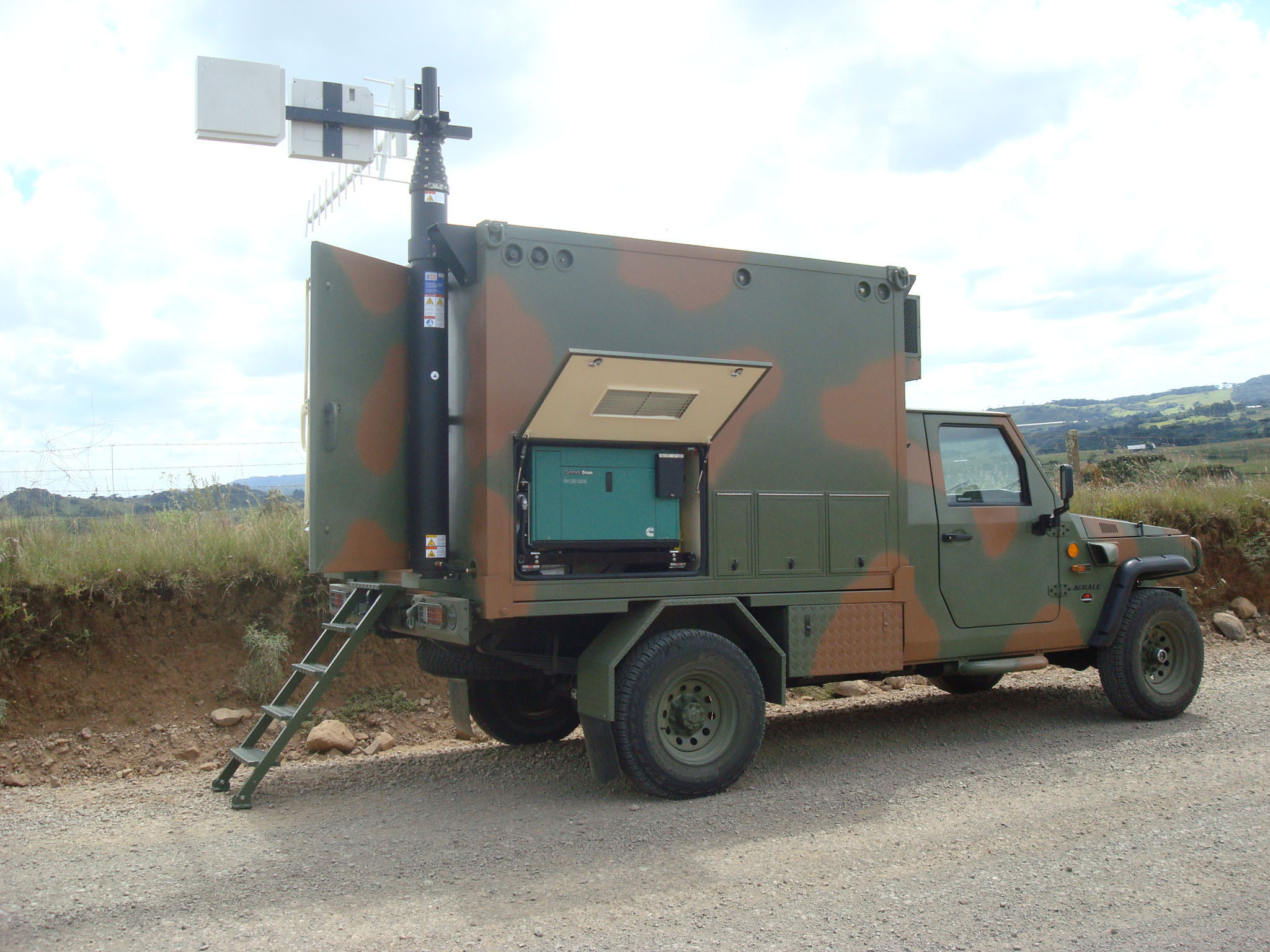 Orbisat y Agrale presentan un vehículo equipado con radar para el rastreo de aviones de baja altitud Agralemarruam20orbisat