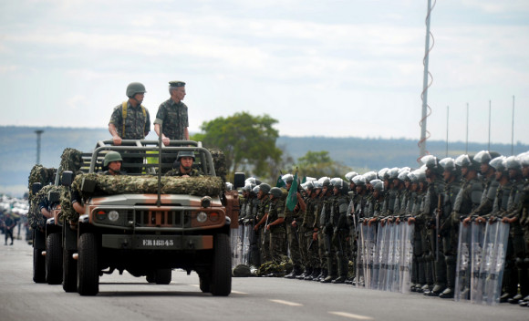 EJÉRCITO BRASILEÑO - Página 15 14197944970_89100a9711_b-580x352