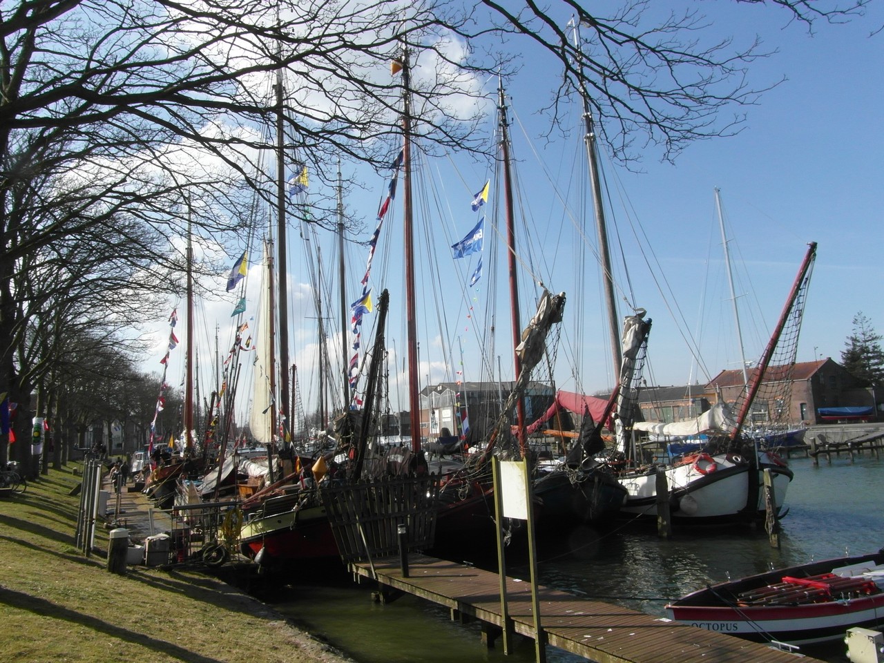 01-04-2013 Muiden - Vlaggetjesdag 028(22)