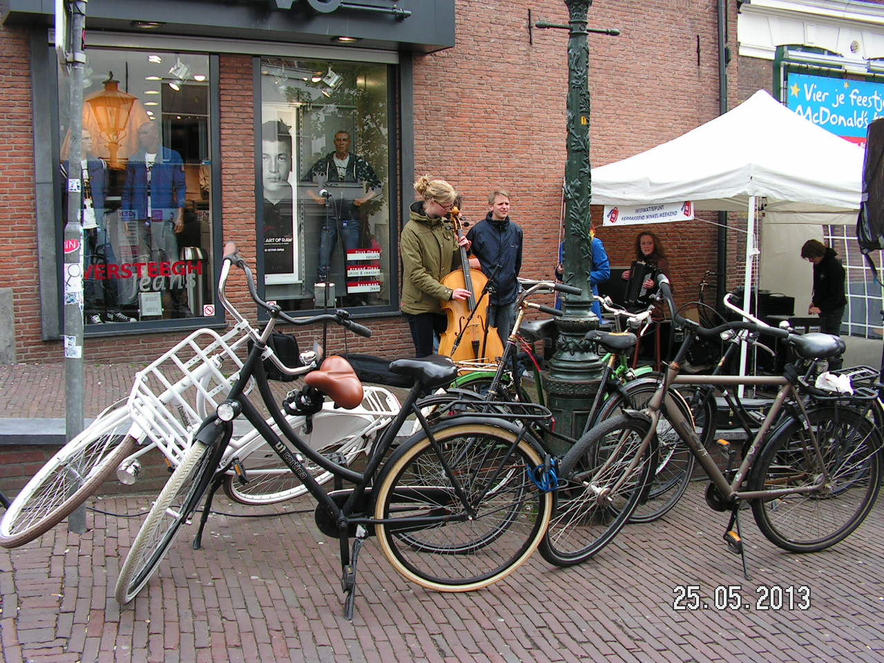 25-05-2013 Oegstgeest - Oudenhofmarkt 015(32)