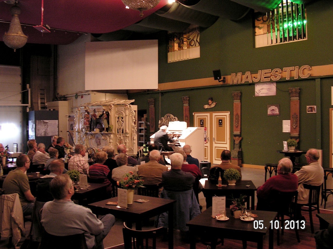 05-10-2013 Haarlem - NOF - Theaterorgel concert - Organist: John Atwell 009(13)