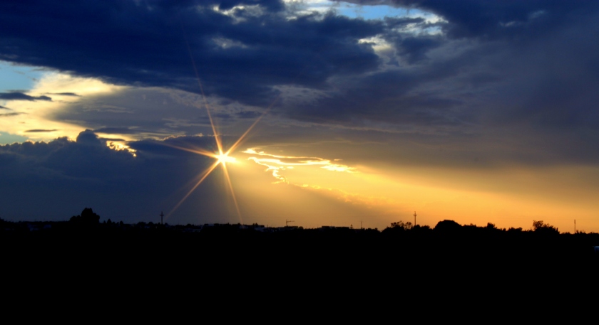 PENSIERO DEL GIORNO: I FOCOLAI DI LUCE CREANO IL LEGAME FRA LA TERRA ED IL CIELO 08_19.42.59_1