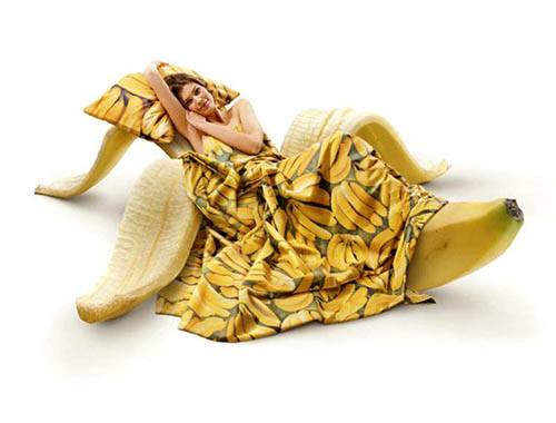 Nje antare ne nje foto qesharake Banana-bed-humor-01