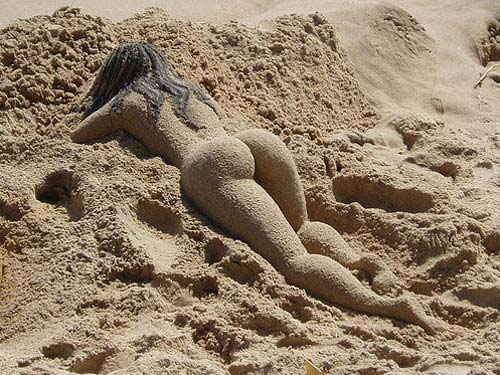 Ik wil graag zien... - Pagina 2 Nudie-sand-castle