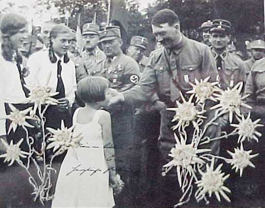 تحيـــــــــــــــــــــــــــــة للبطل أدولف هتلر Hitler_and_an_Eva
