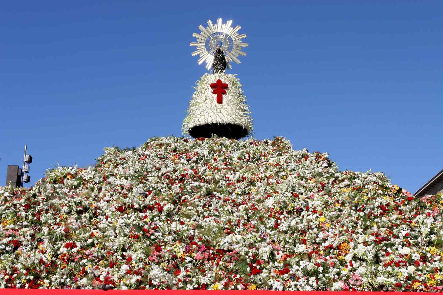 ¡¡¡ FELIZ DÍA DE LA HISPANIDAD y DIA NACIONAL 12 de OCTUBRE !!! - Página 2 Ofrenda_virgen