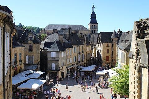 A quoi ressemble les endroit ? A ça !  Main-square