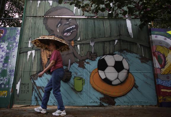 Au Brésil, qui veut pourrir la Coupe du monde rêvée de Michel Platini ? 4046447