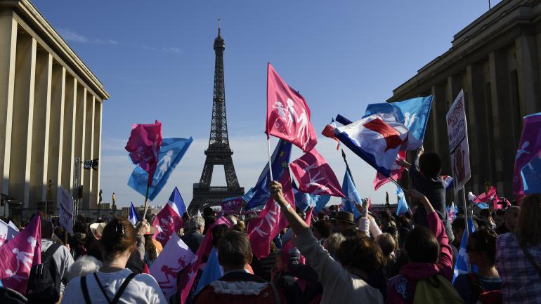 Manif pour tous : environ 24 000 personnes ont défilé à Paris, selon la préfecture, 200 000 selon les organisateurs 10972865