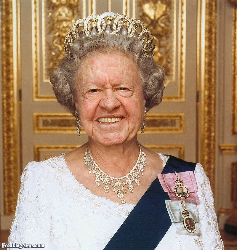 C C N   (( Curiosities & Catastrophies News   )) - Page 11 Mickey-Rooney-as-the-Queen--83757