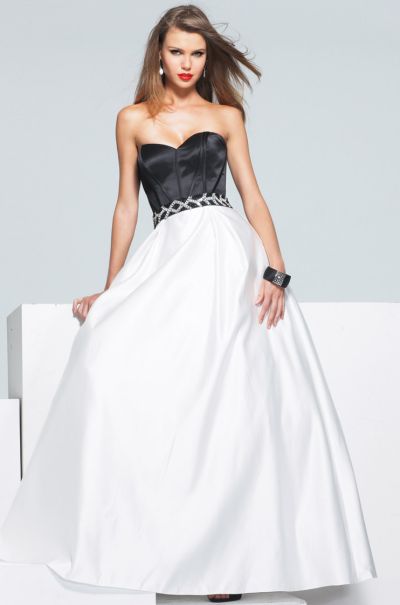     فساتين سهره باللون الأبيض والأسود 6912-Faviana-Prom-Dress-S12