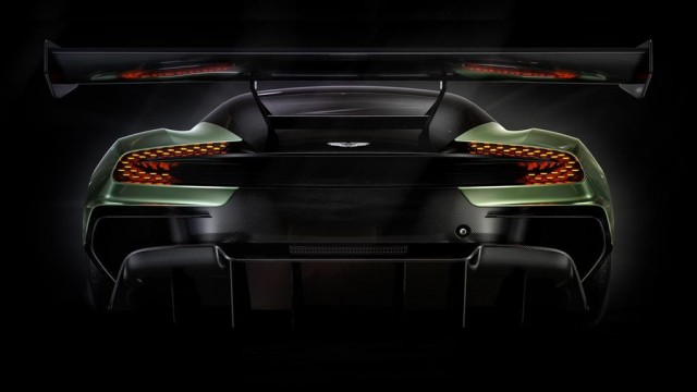 SALON DE L'AUTOMOBILE DE GENEVE : L'Aston Martin V12 Vulcan Par Baptiste (Fubiz.net) Aston-Martin-V12-Vulcan-2-640x360