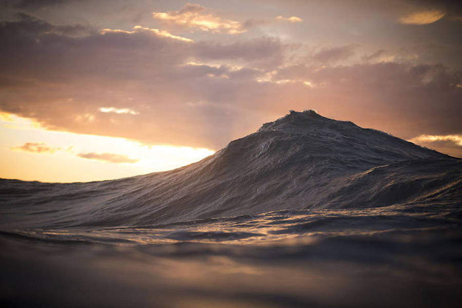 Impressive Photographs of Waves Looking Like Mountains ! By Hoel Impressive-Photographs-of-Waves-Looking-Like-Mountains-0-900x600