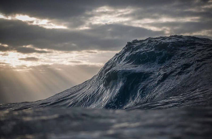 Impressive Photographs of Waves Looking Like Mountains ! By Hoel Impressive-Photographs-of-Waves-Looking-Like-Mountains-10-900x594