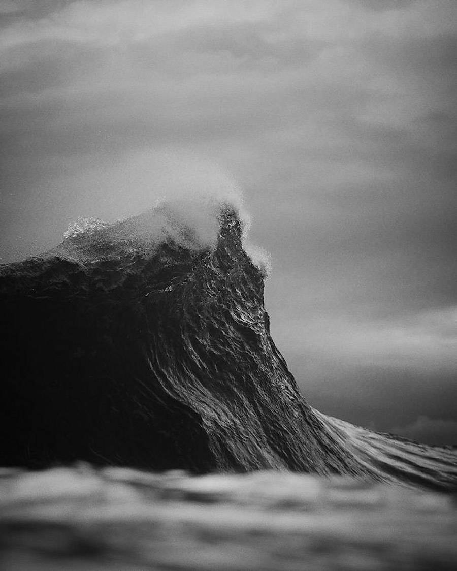 Impressive Photographs of Waves Looking Like Mountains ! By Hoel Impressive-Photographs-of-Waves-Looking-Like-Mountains-14-900x1124