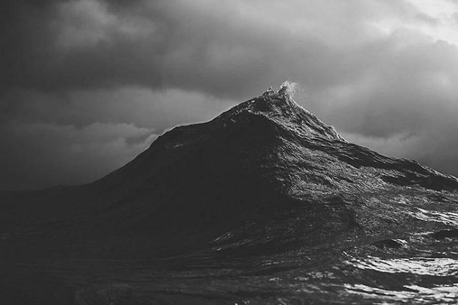 Impressive Photographs of Waves Looking Like Mountains ! By Hoel Impressive-Photographs-of-Waves-Looking-Like-Mountains-16-900x600