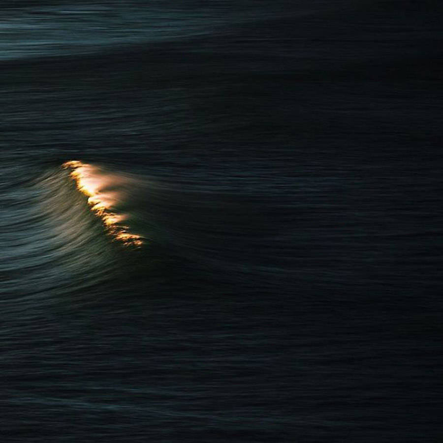 Impressive Photographs of Waves Looking Like Mountains ! By Hoel Impressive-Photographs-of-Waves-Looking-Like-Mountains-19-900x900