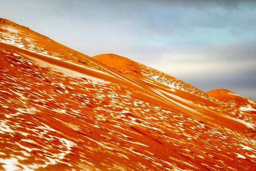 Sahara Desert Covered with Snow For the First Time Since 1979 ! By Hoel Sahara-Desert-Covered-with-Snow-For-the-First-Time-Since-1979-3-900x600