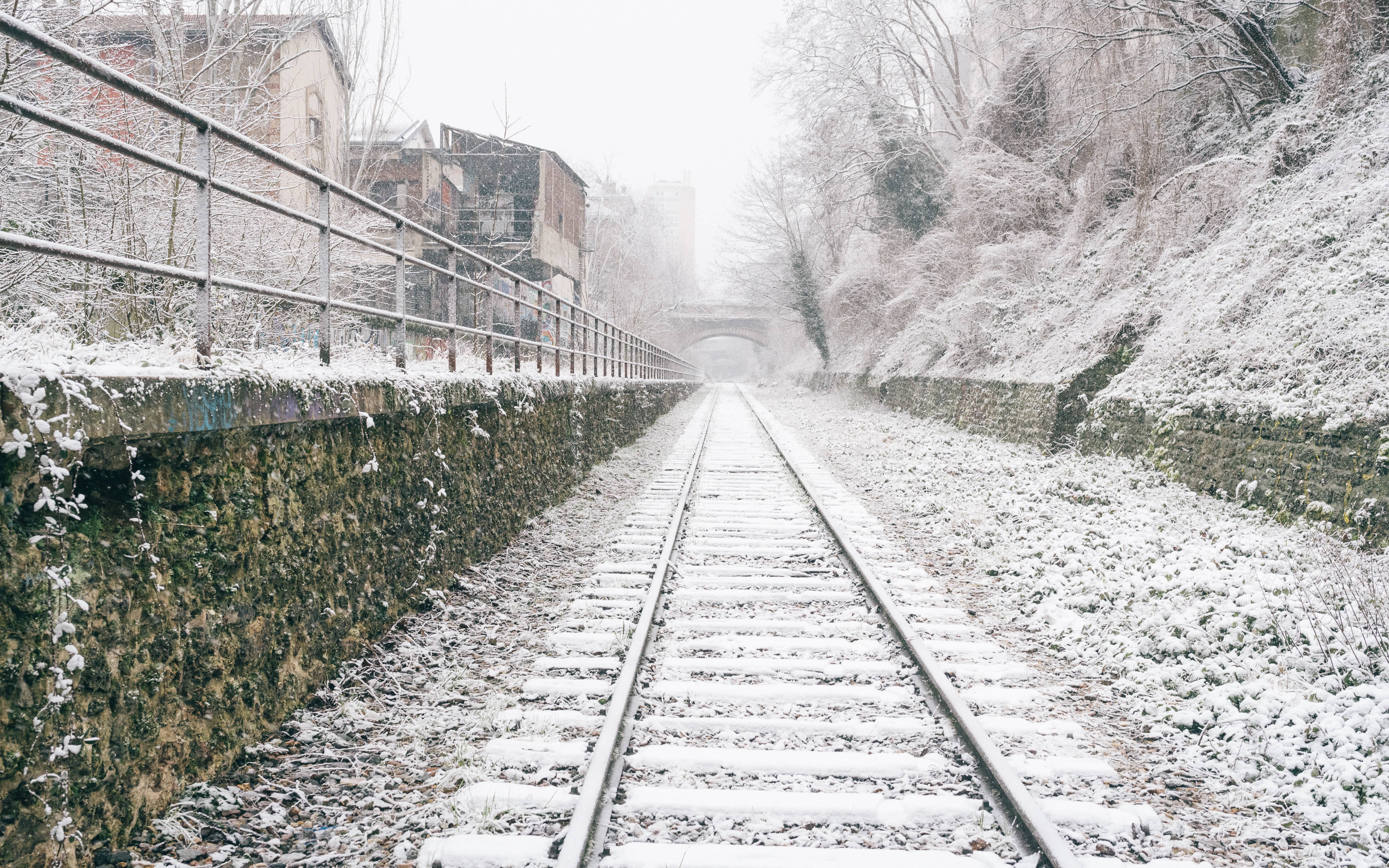 Beautiful Railway In The Snow ! Par Pierre Blanche-Traverse%CC%81e12