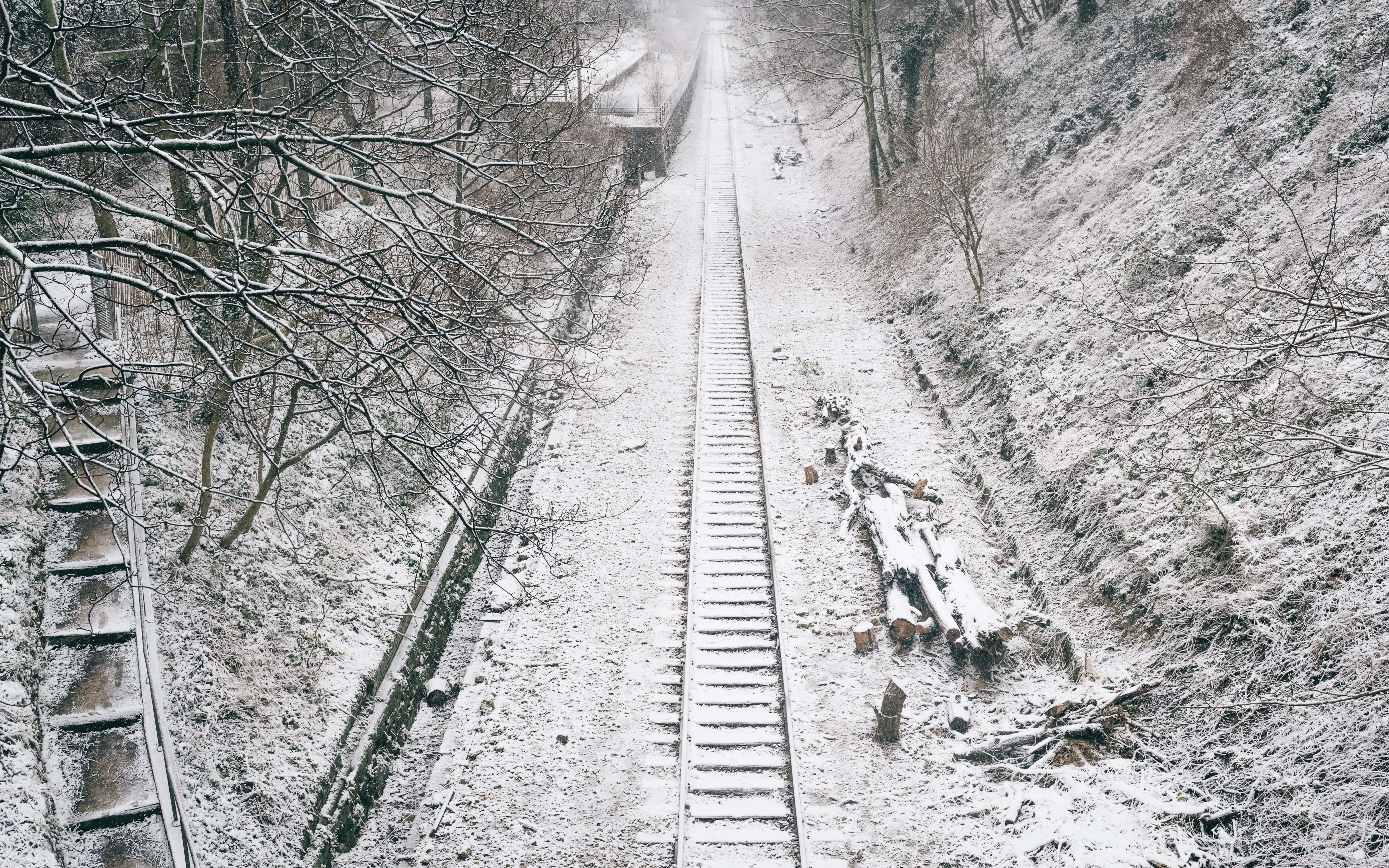 Beautiful Railway In The Snow ! Par Pierre Blanche-Traverse%CC%81e14