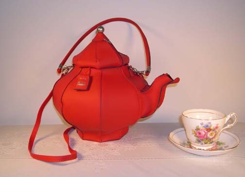 شنط غريبه عجيبه بس حلوه .. ! Red-tea-pot-bag