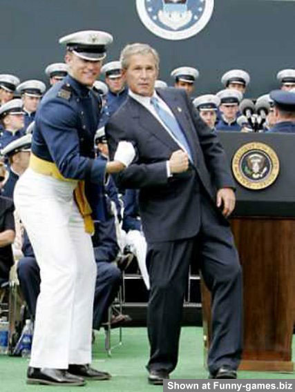 Photos Droles - Page 3 78-bush-cant-walk