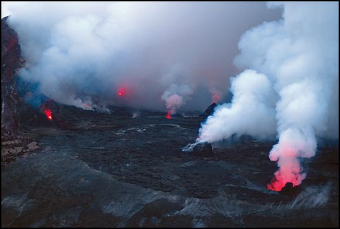 افخم البراكين ( سبحان الله ) Hawaii-volcanoes-2