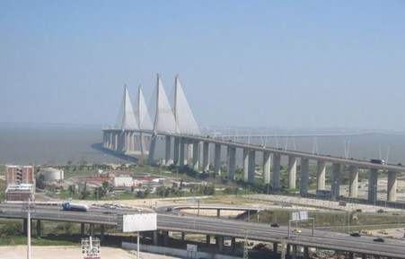 اطول عشرة كبارى فى العالم...........(متعة المدنية) Vasco-da-gama-bridge