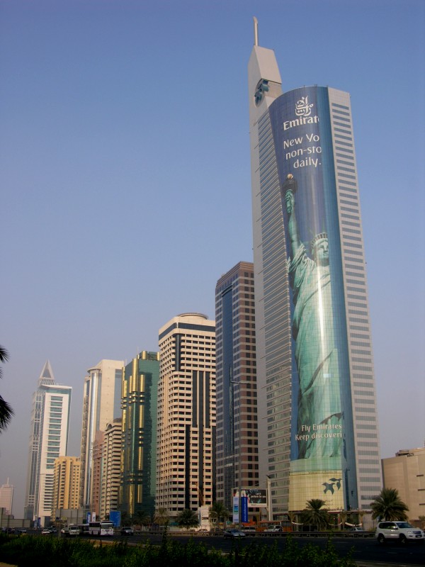 منقول أعلى 10 مباني في دبي 21st%20Century%20Tower