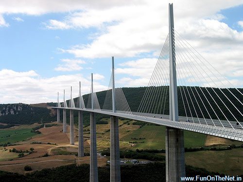 أعلـــى جســــر في العالــــم Millau-viaduct