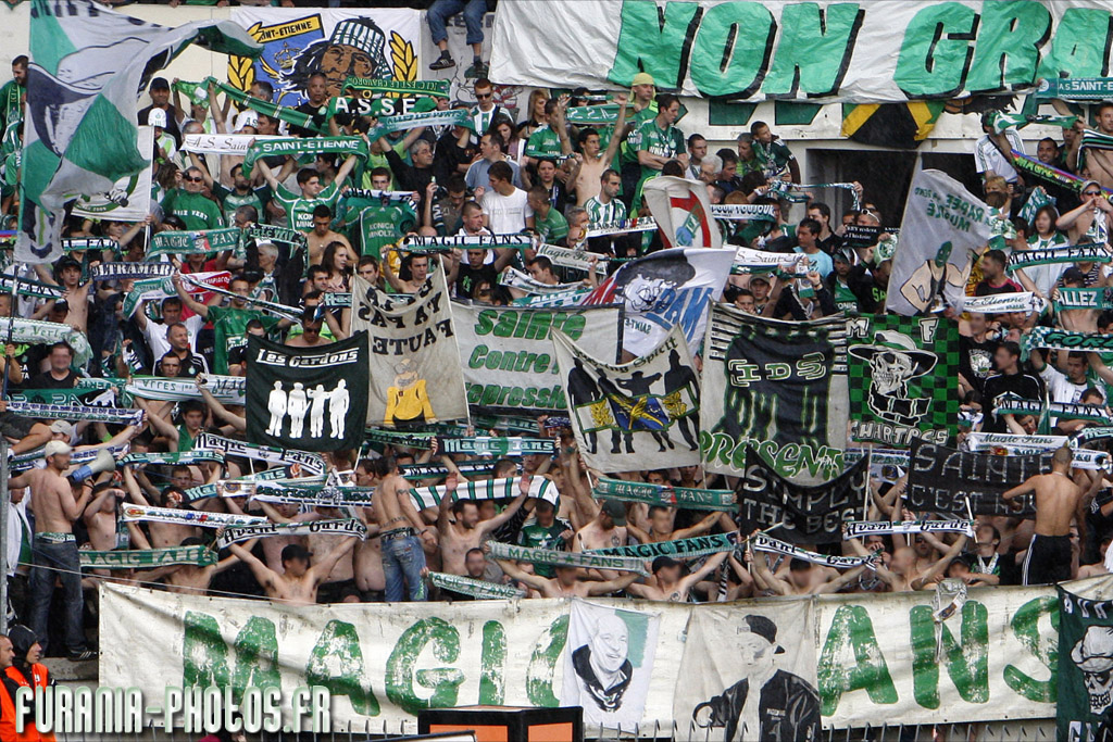 Le Mouvement Ultra en France - Page 2 Bx-ASSE%2010-11%20004